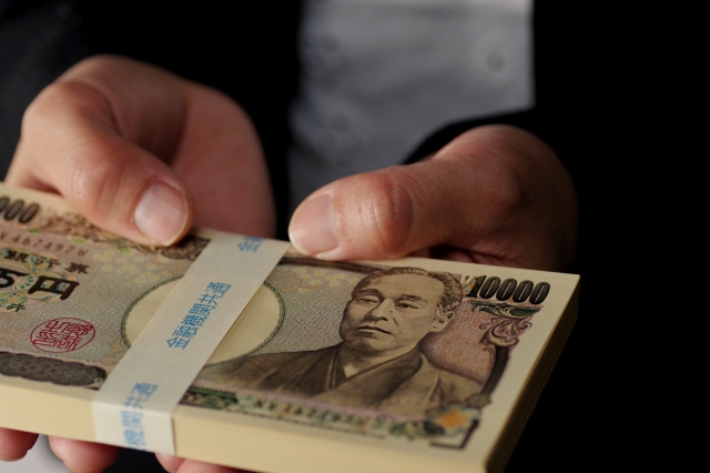 闇金業者に大金を渡してしまう。豊岡市で弁護士に無料相談して解決へ